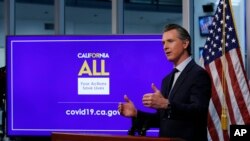 Thống đốc California Gavin Newsom đã thiết lập một quỹ cứu trợ trị giá 75 triệu đôla cho những người nhập cư bất hợp pháp không được hưởng bất kì khoản trợ cấp nào từ liên bang.
