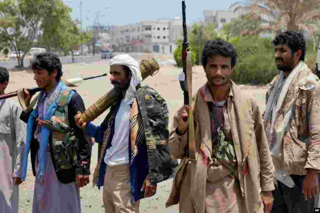 اطلاعات کے مطابق جنوبی یمن کے کئی علاقوں میں حوثی باغیوں اور قبائلیوں کے درمیان سخت لڑائی ہو رہی ہے۔