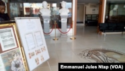 Le hall du bureau de Akere Muna situé dans l'enceinte de la fondation Solomon Tandeng Muna à Yaoundé, le 11 octobre 2017. (VOA/Emmanuel Jules Ntap)