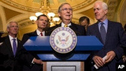 El líder de la mayoría del senado, Mitch McConnell, asegura que los recortes planteados en la propuesta del presupuesto republicano son necesarias para detener el endeudamiento de la nación.