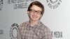 Angus T. Jones pide perdón por comentarios