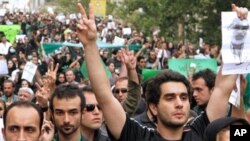 Supporters of Iran's defeated presidential candidate Mir Hossein Mousavi dressed in black during a mass protest in Tehran, 18 Jun 2009