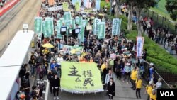 香港民間人權陣線發起元旦遊行，大會表示超過9千人參與。(美國之音湯惠芸攝）