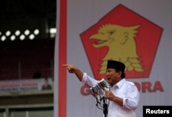 Ketua Umum Partai Gerindra, Prabowo Subianto (kiri), sebagai capres Partai Gerindra dalam kampanye pilpres 2014, 23 Maret 2014.