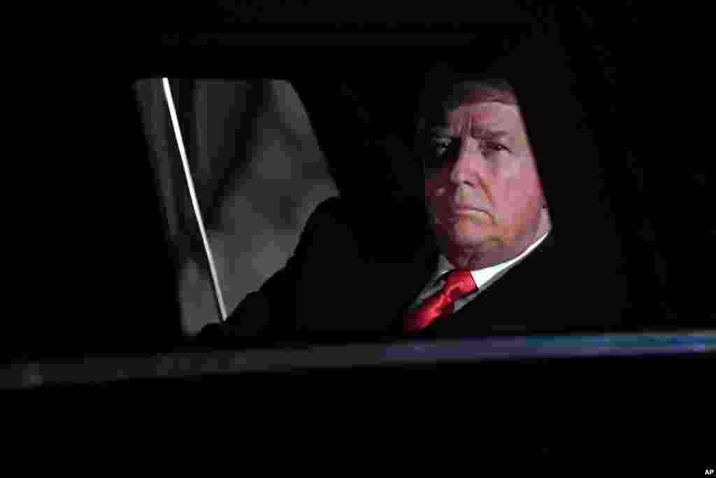 رئیس جمهوری آمریکا با خودروی مخصوص خود از کاخ سفید به کنگره رفت.