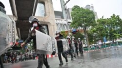 ထိုင်း ဆန္ဒပြသူတွေနဲ့ အစိုးရကြား ထိပ်တိုက်ဖြစ်နေဆဲ