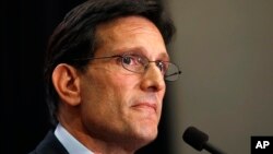 El líder de la mayoría de la Cámara de Representantes, Eric Cantor, fue derrotado por un candidato del Tea Party.