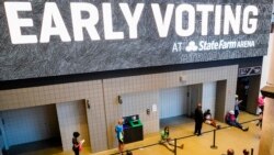 Građani čekaju u redu za rano glasanje u Stejt Farm areni u Atlanti, 12. oktobra 2020.