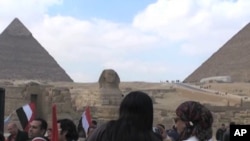Scene near one of Egypt's top tourist attractions