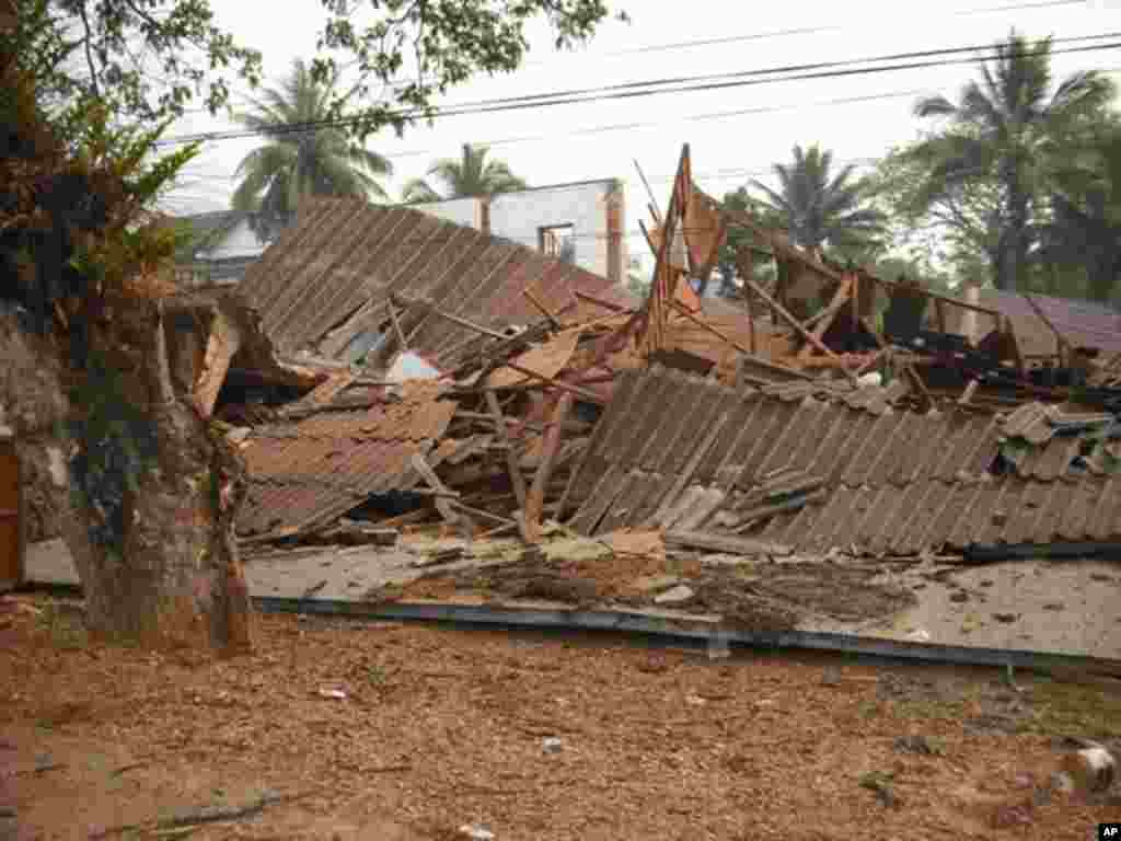A building destroyed by the earthquake in Tarlay