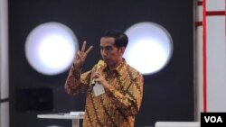 Calon presiden dari PDI-Perjuangan, Joko Widodo, dalam debat presiden ke tiga, Minggu (22/6). (VOA/Fathiyah Wardah)