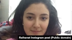 Reyhaneh Taravati announces she has been released in her "reihanet" Instagram post, May 21, 2014.