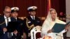 شیخ حسینه روز دوازدهم ژانویه در حالی که رئیس جمهوری بنگلادش در کنارش ایستاده بود، شوگند نخست وزیری را ادا کرد. 