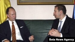 Potpredsednik Vlade Aleksandar Vučić sa šefom Odeljenja za Jugoistocnu Evropu Ministarstva spoljnih poslova Nemacke Nikolausom Lambsdorfom. 