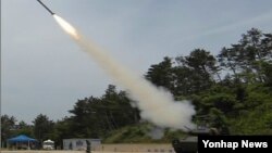 한국 방위사업청은 27일 기존에 배치된 '비호' 자주 대공포와 휴대용 방공무기인 '신궁'을 결합한 30mm 복합대공화기 개발을 끝냈다고 밝혔다. 방위사업청 제공.