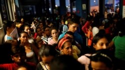 7 Nisan 2020 - Peru'da sırada bekleyen Venezuelalı mülteciler