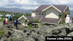 Ratusan rumah di Petobo, Palu Selatan, terendam lumpur akibat fenomena likuifaksi (VOA/Yoanes).