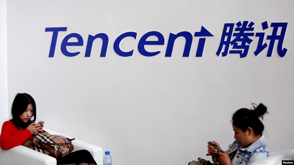 File Visitors Use Their Smartphones Underneath The Logo Of Tencent At The Global Mobile Internet File Visitors Use Their Smartphones Underneath The Logo Of Tencent At The Global Mobile Internet