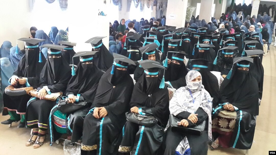 در حال حاضر افغانستان یگانه کشور در جهان است که در آن دختران از رفتن به مکاتب متوسطه، لیسه و دانشگاه محروم شده اند.