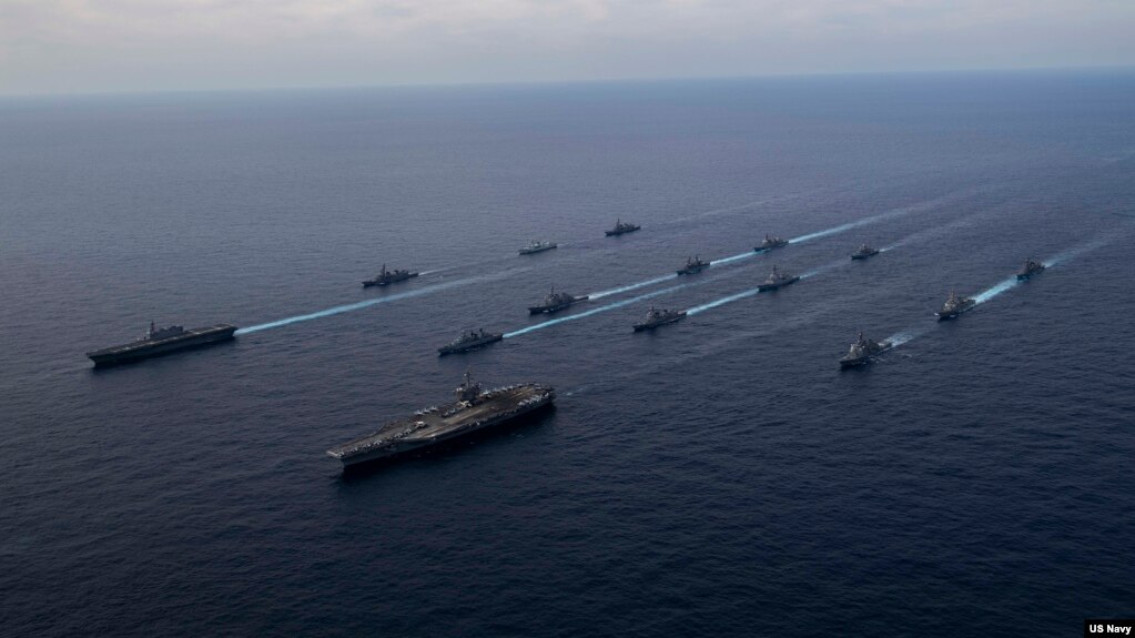 美国与盟国的海军舰只在菲律宾海参加2021年联合年度军演。（2021年11月23日）(photo:VOA)