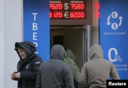 People gather near a currency exchange office in Moscow, Russia, Jan. 11, 2016.