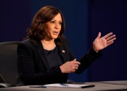 Demokratska kandidatkinja za potpredsednicu Kamala Harris tokom debate sa potpredsjednikom SAD Mikeom Penceom (Foto: AP)