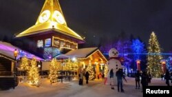 La Oficina de Santa Claus, dentro del Círculo Polar Ártico en Finlandia, recibe a miles de visitantes cada año.