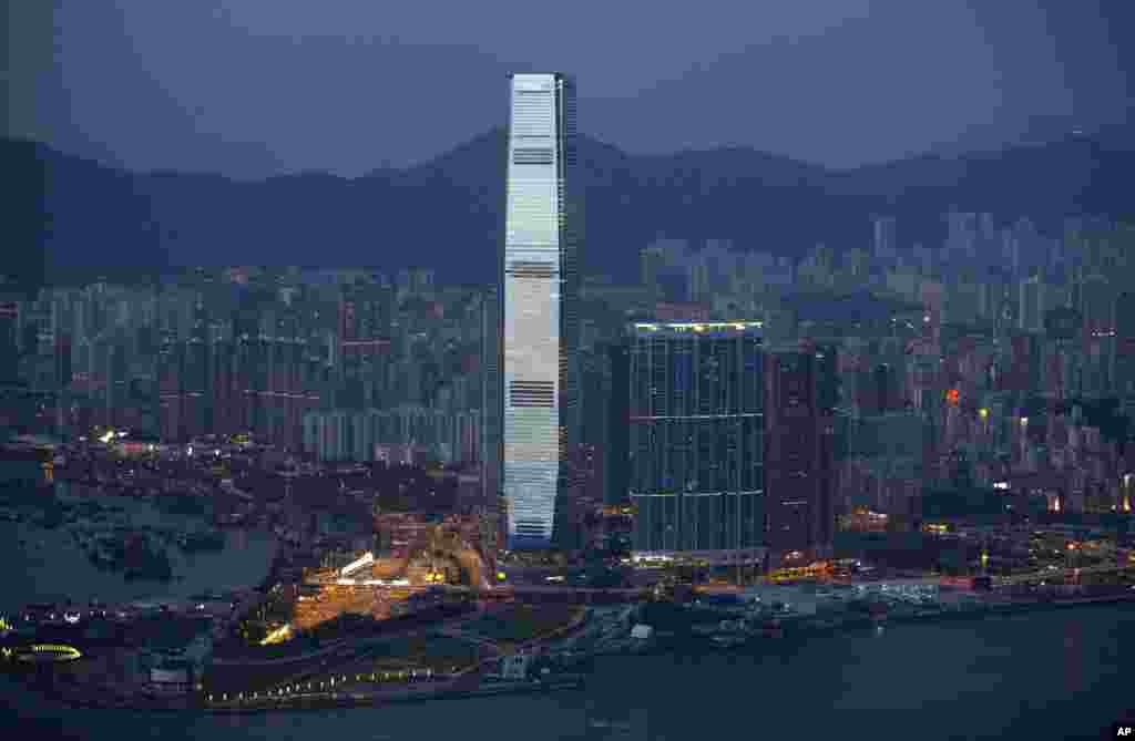 The International Commerce Center in Hong Kong is 484 meters tall. 