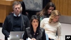 La embajadora de EE.UU. ante las Naciones Unidas, Nikki Haley, habla en una reunión de emergencia del Consejo de Seguridad solicitada por EE.UU. por las protestas en Irán. Nueva York, enero 5, 2018.