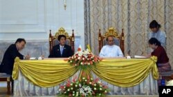 မြန်မာသမ္မတ ဦးသိန်းစိန် နဲ့ ဂျပန်ဝန်ကြီးချုပ် Shinzo Abe