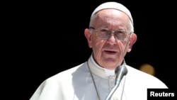 El papa Francisco exigió responsabilidades por agresiones sexuales cometidas por sacerdotes y su encubrimiento.