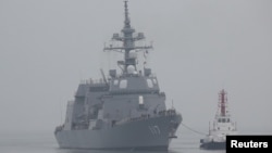 The Japan Maritime Self-Defense Force destroyer JS Suzutsuki (DD 117) arrives at Qingdao Port 