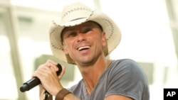 Kenny Chesney actuando en el programa "Today" de NBC en Nueva York. 