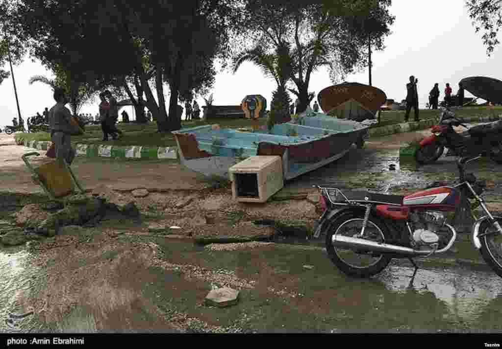 خسارت طغیان آب در بندر دیر، استان بوشهر خساراتی را به دنبال داشته است.