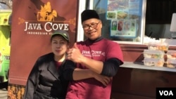 Dewi dan Andre Masfar, pemilik "Java Cove Indonesian Kitchen" food truck di Washington, D.C (dok: VOA)