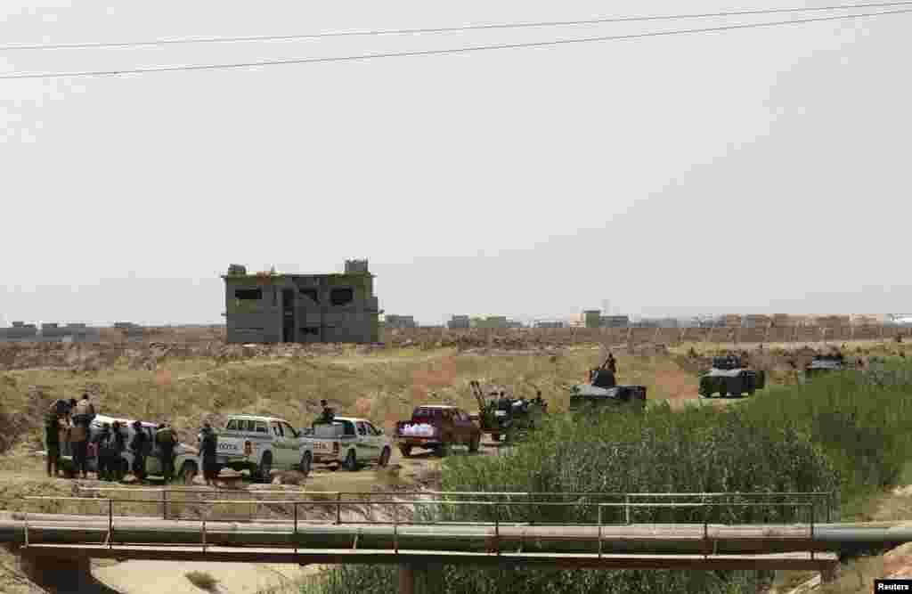 Asaib Ahl al-Haq Shi&#39;ite militia fighters from the south of Iraq and Kurdish peshmerga forces take control of Sulaiman Bek, Sept. 1, 2014.