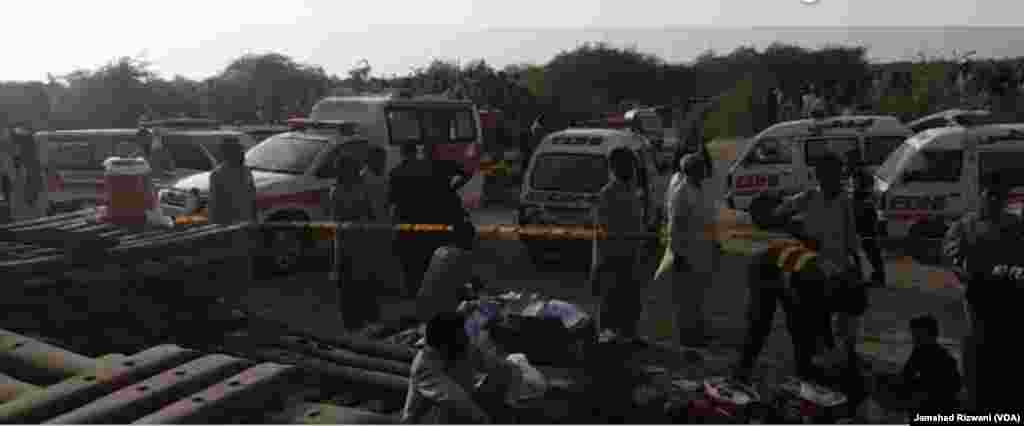 حادثے کے زخمیوں کو صادق آباد اور رحیم یار خان کے اسپتالوں میں منتقل کیا گیا ہے۔