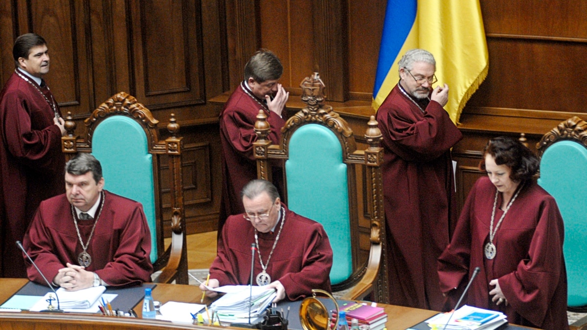 Суды незаконны. Суд Украины. Незаконное обогащение судьи.