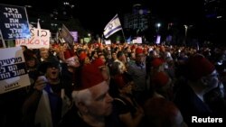 Israelis hold a demonstration against possible legislation reining in the Supreme Court, in Tel Aviv, May 25, 2019.