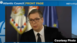 Predsednik Srbije Aleksandar Vučić tokom učešća u virtuelnom serijalu "Naslovna strana" (Front Page) Atlantskog saveta iz Vašingtona (Foto: Atlantic Council/YouTube grab))