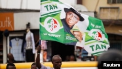 A man holds a flag in support of Nigerian President Goodluck Jonathan at a campaign rally for Lagos governorship candidate Jimi Agbaje of the People's Democratic Party in Lagos, Feb. 3, 2015.