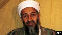 Osama bin Laden al-Qoida terror va ekstremistik guruhining rahnamosi edi. Ko'p jihatdan AQSh tashqi siyosatida markaziy o'rinda turgan shaxs edi. U boshchilik qilgan xurujlar tufayli Amerika Afg'oniston va Iroqda urush ochgan va terrorga qashi harakatlar 