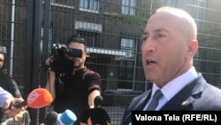 Ramuš Haradinaj u razgovoru sa predstavnicima medija posle ispitivanja u sudu, Hag