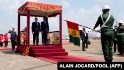 Cérémonie officielle à l'aéroport de Conakry le 28 novembre 2014. (archives)