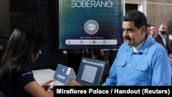 Venezuela's President Nicolas Maduro participates in the process of buying a savings certificate in gold at Venezuela's Central Bank in Caracas, Sept. 3, 2018.