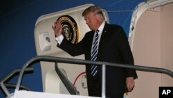 U.S. President Donald Trump arrives aboard Air Force One at Ninoy-Aquino International Airport in Manila, Philippines, Nov. 12, 2017.