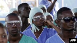 Specijalni trening medicinskih radnika za tretiranje obolelih od ebole (arhiva) 
