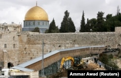Bulldozers dig in front of the Dome of the Rock (above left) at the al Aqsa Mosque compound in Jerusalem's old city February 7, 2007. (Photo: REUTERS/Ammar Awad)