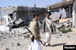 Đại sứ Jubeir cáo buộc Iran hỗ trợ cho phiến quân Houthi. Iran phủ nhận vũ trang cho nhóm Houthi.
