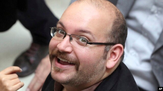 Jason Rezaian, periodista iraní-estadounidense del Washington Post, fue sentenciado en Irán a un periodo de prisión no especificado.
